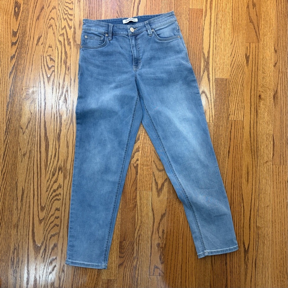 Tommy Bahama Leila Indigo Mid Rise Slim Boyfriend Jeans in Mid Blue Wash - Picture 9 of 16